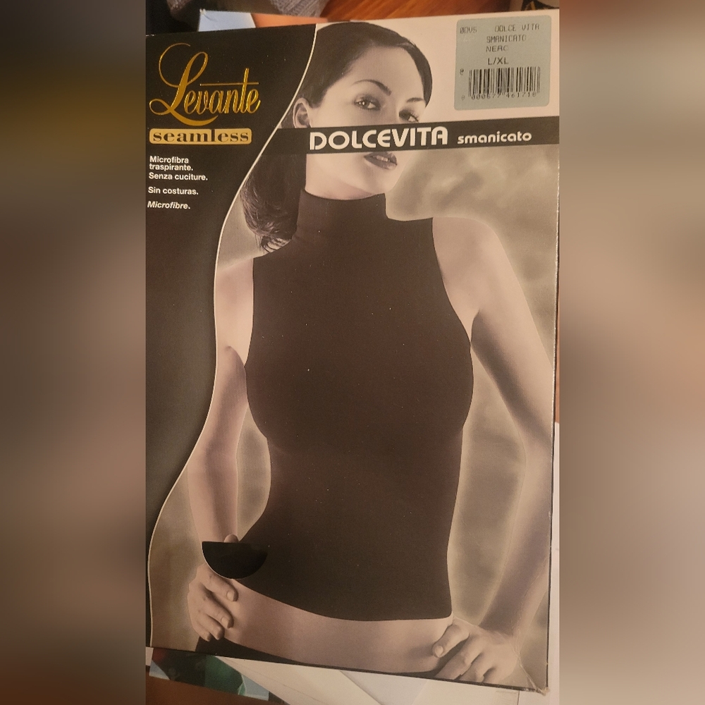 Levante Dolcevita Sleeveless Turtleneck Top - Black